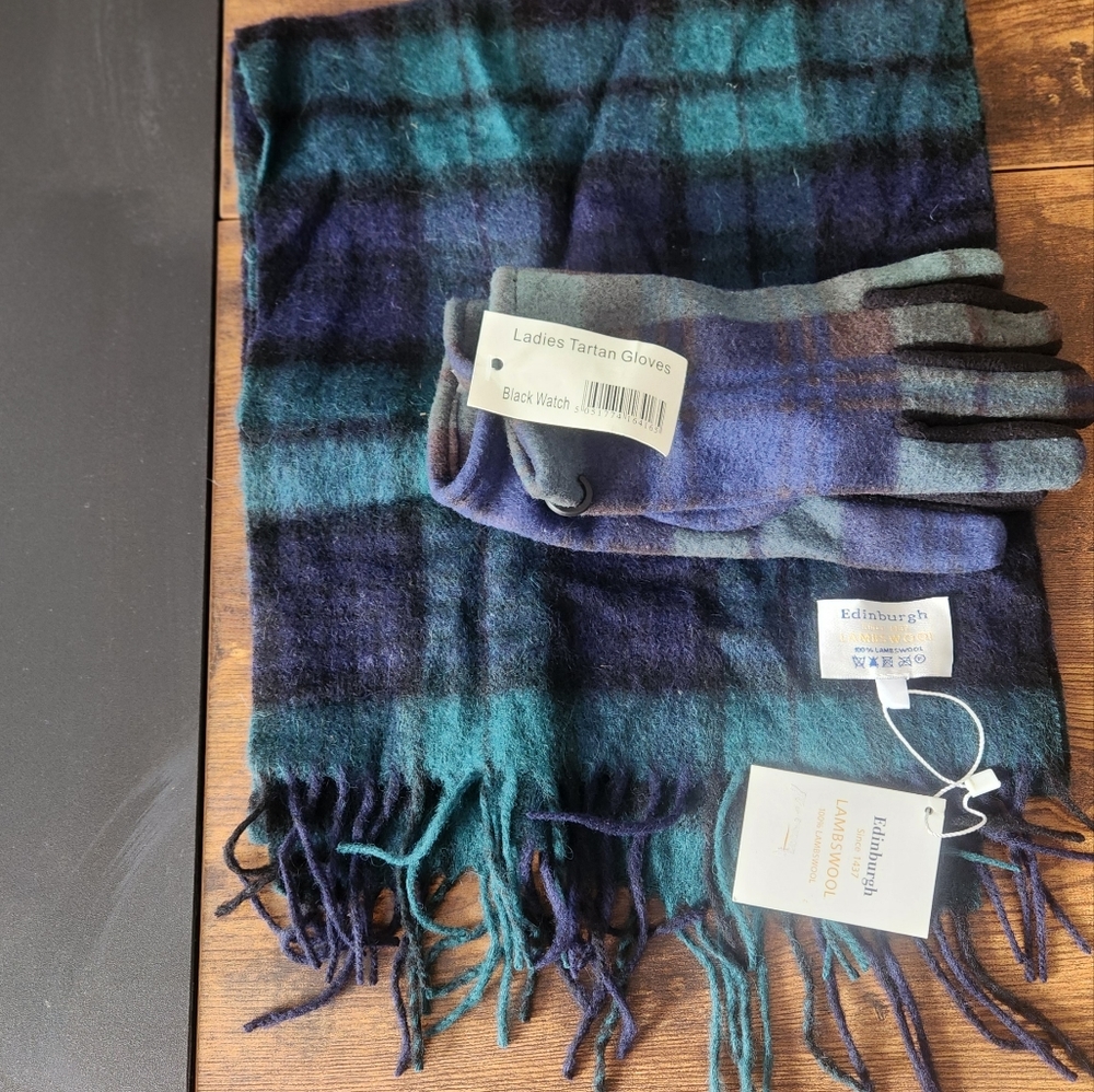 Lambswool mits and scarf set